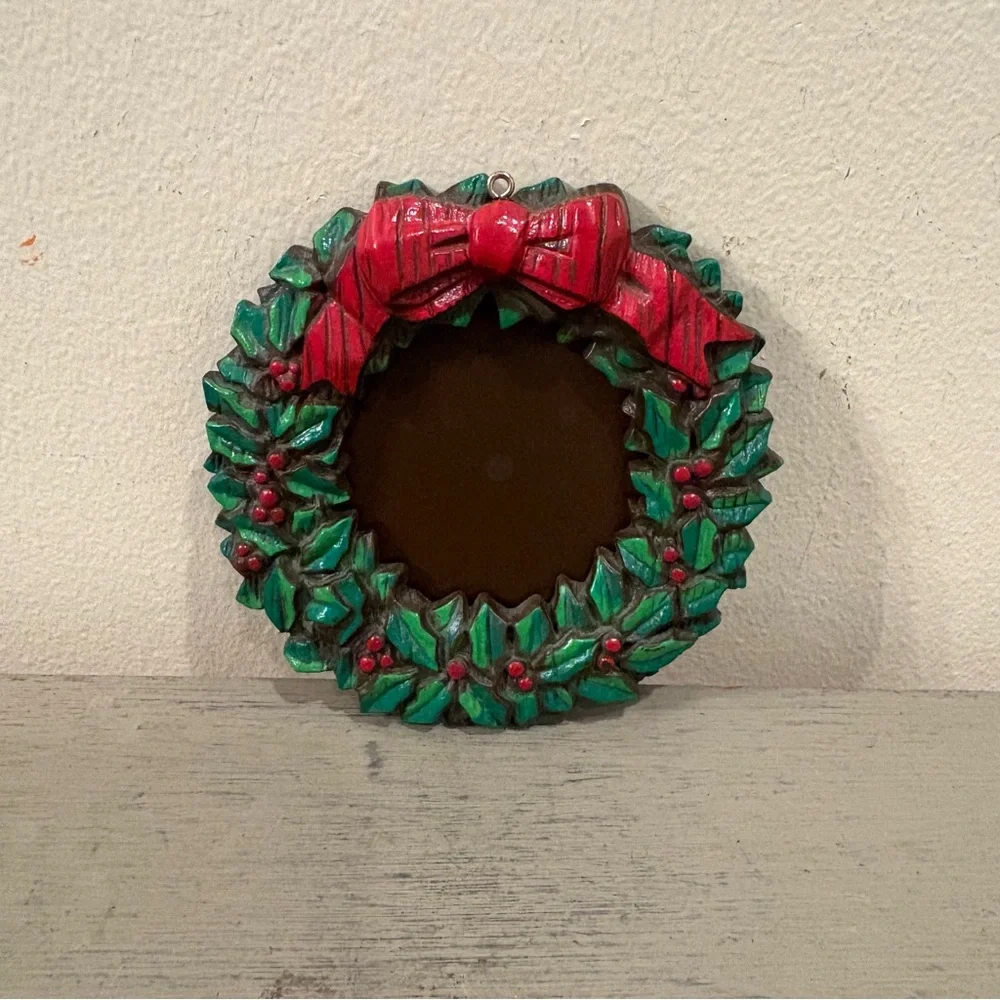 VTG Avon 1983 Christmas Wreath Photo Ornament